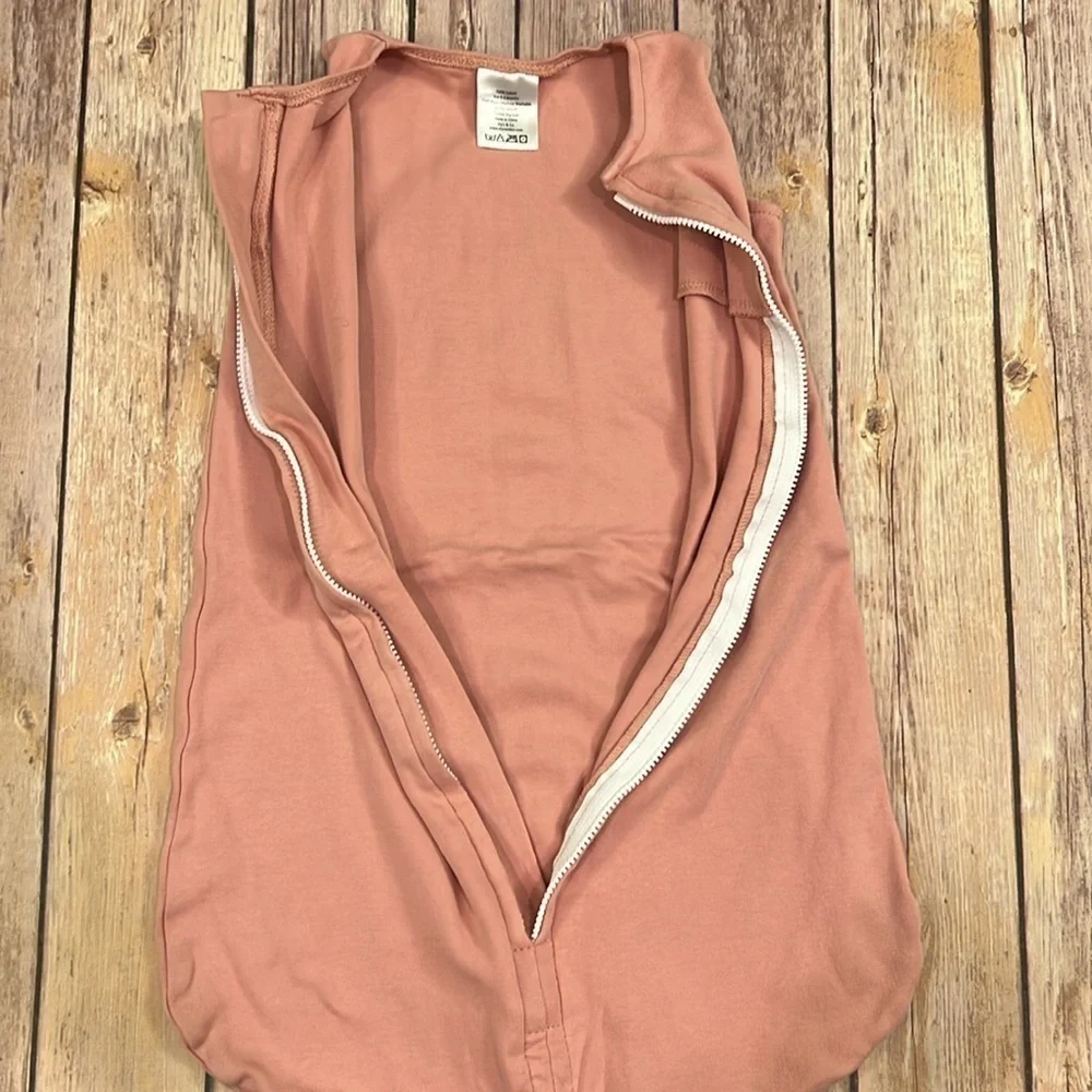 Ely’s & Co pink and white sleeveless sleep sack bundle. 0-3 Month size. - Picture 4 of 7